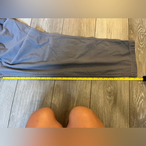 Athleta Gray Straight leg Pocketed Trouser Sweats Size Medium - Picture 6 of 8